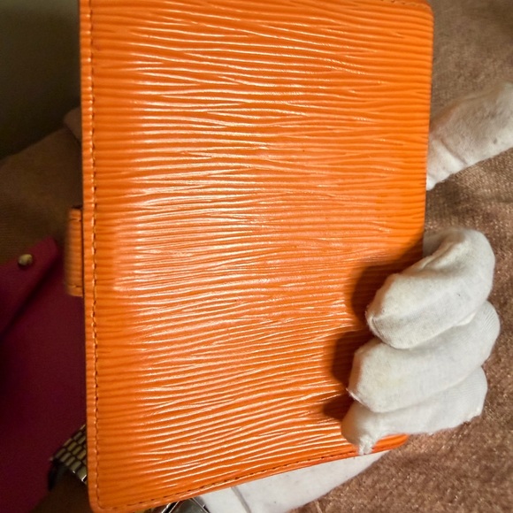 Louis Vuitton Vibrant Orange Epi Leather Agenda - Picture 14 of 15